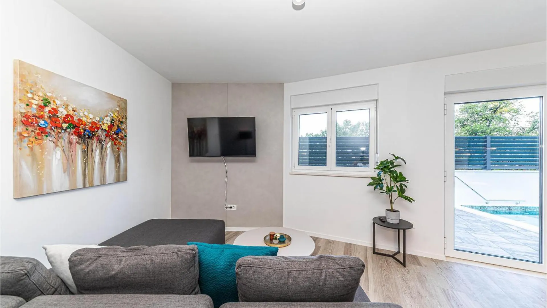 2 Bedroom Gorgeous Apartment In Okrug Gornji Trogir