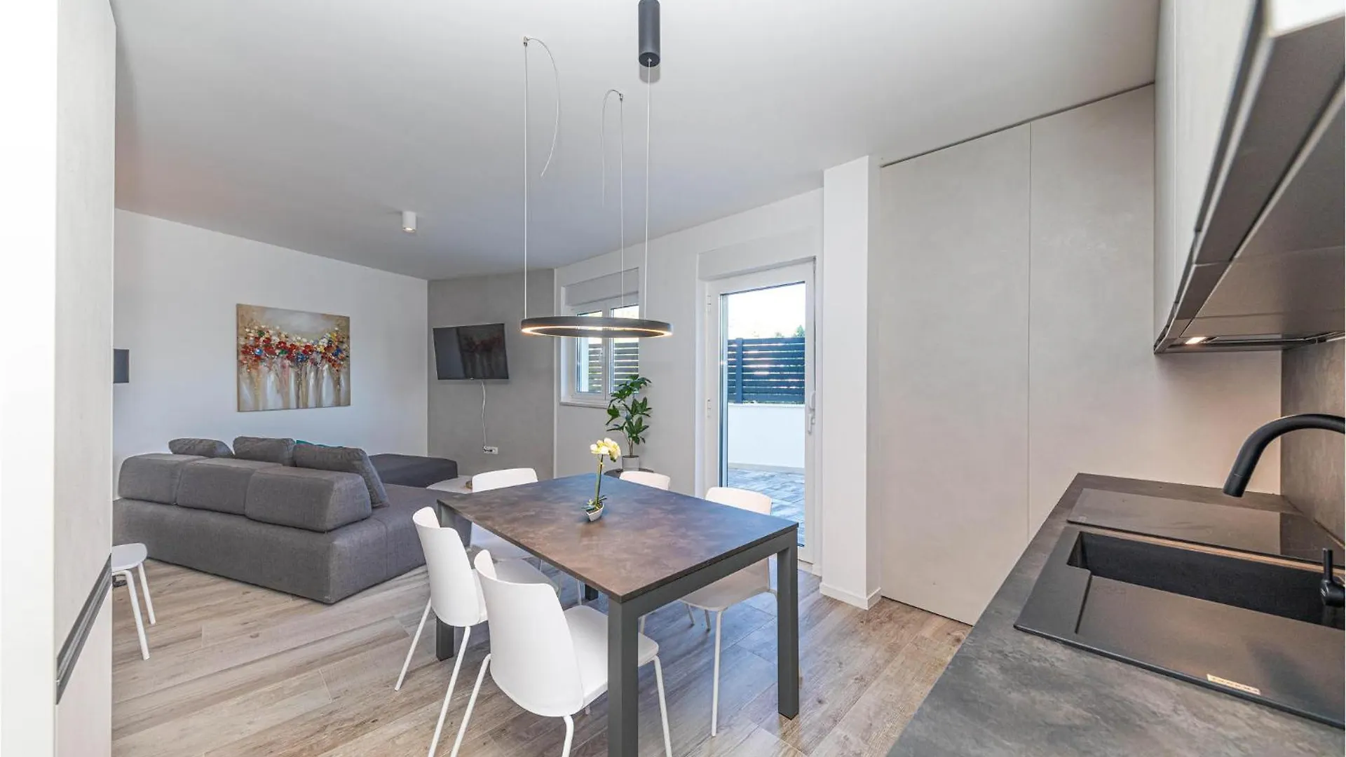 2 Bedroom Gorgeous Apartment In Okrug Gornji Trogir